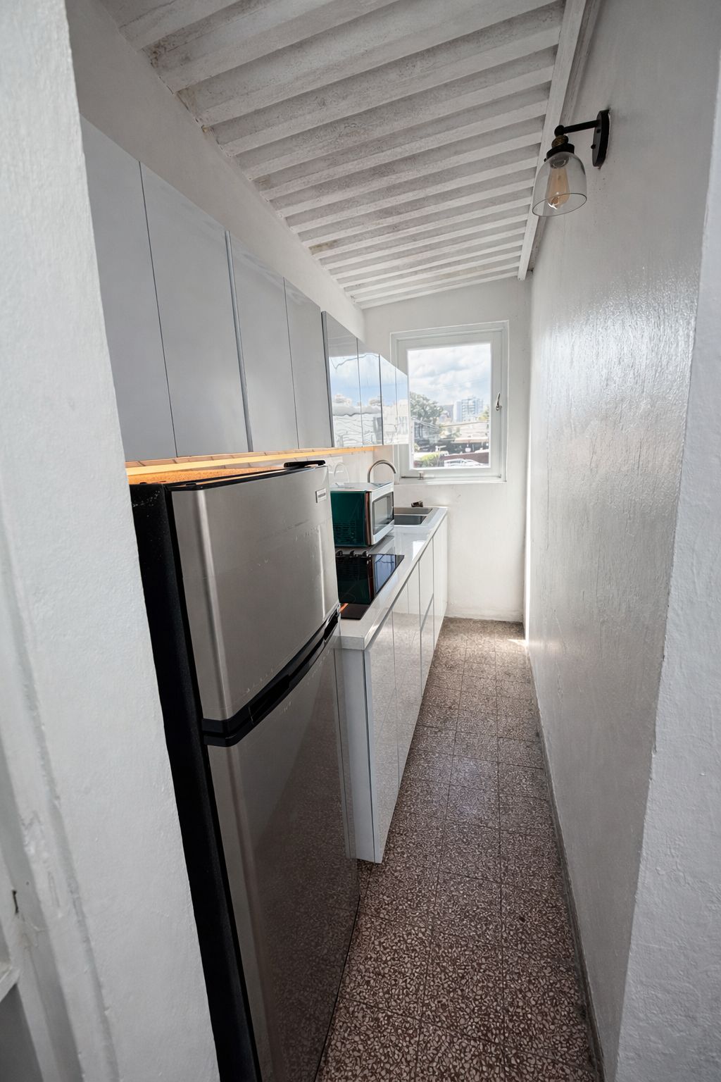 136 , Santurce, Calle Las Flores San Juan 00912 PR