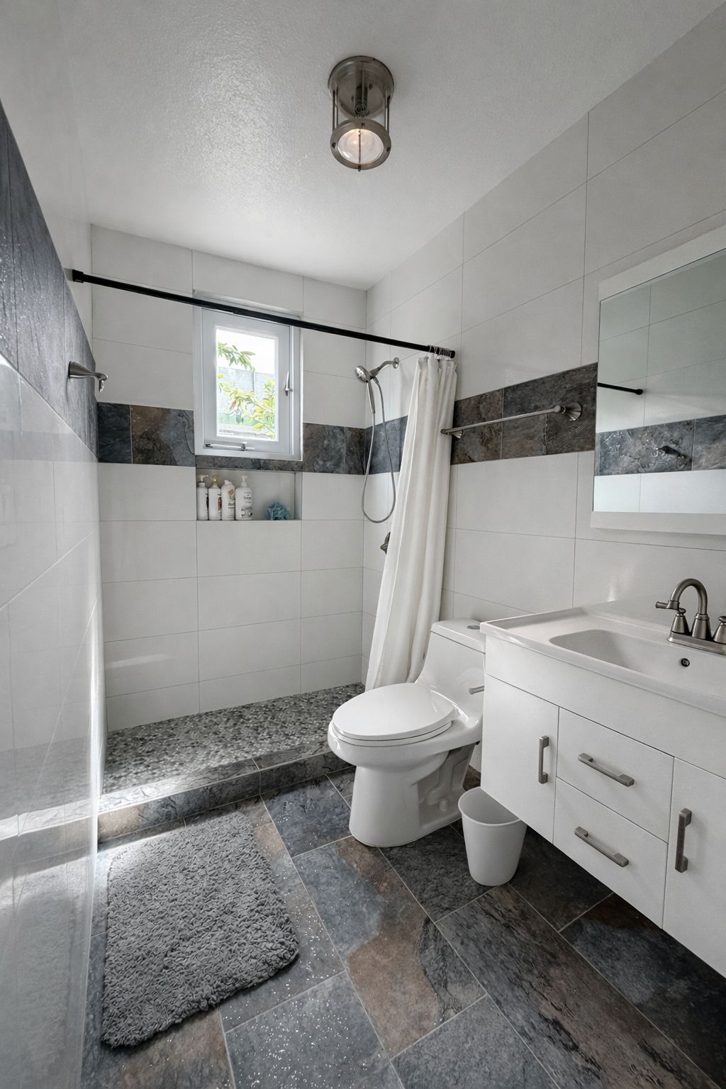 136 , Santurce, Calle Las Flores San Juan 00912 PR