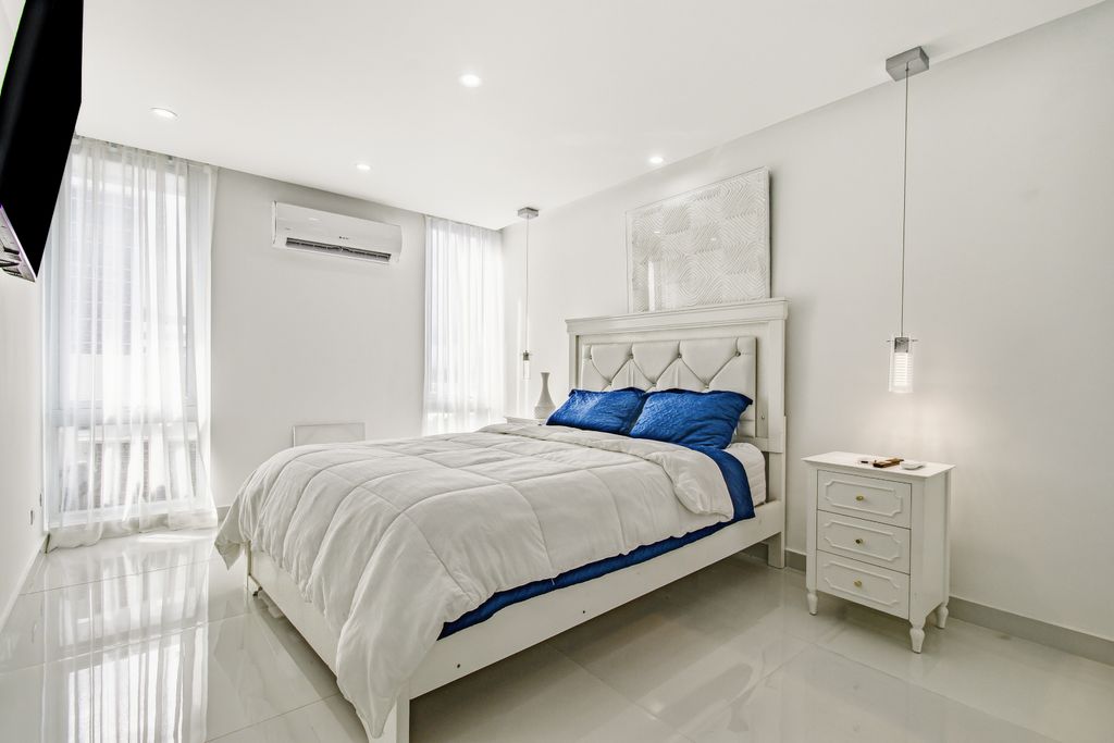 5757, Avenida Isla Verde Carolina 00979 PR