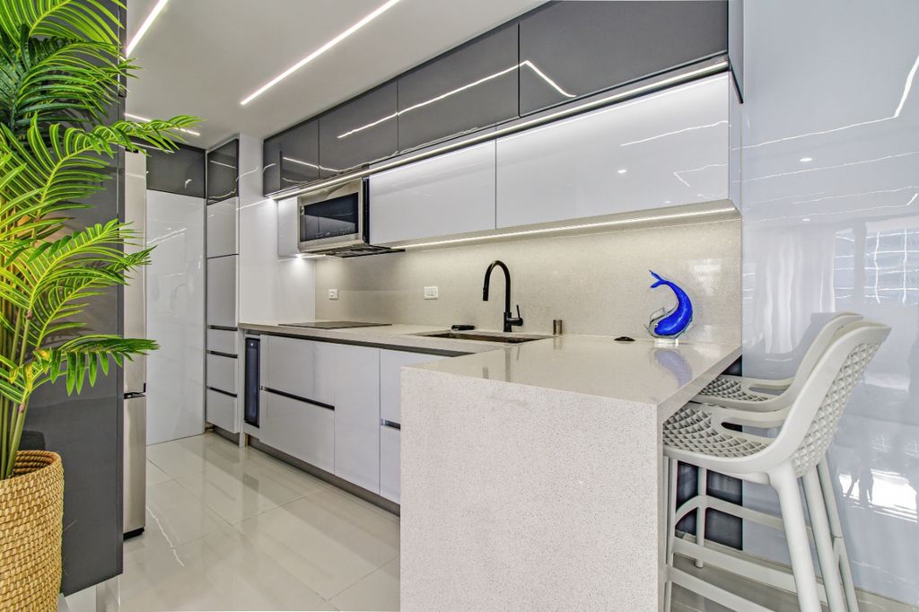 5757, Avenida Isla Verde Carolina 00979 PR