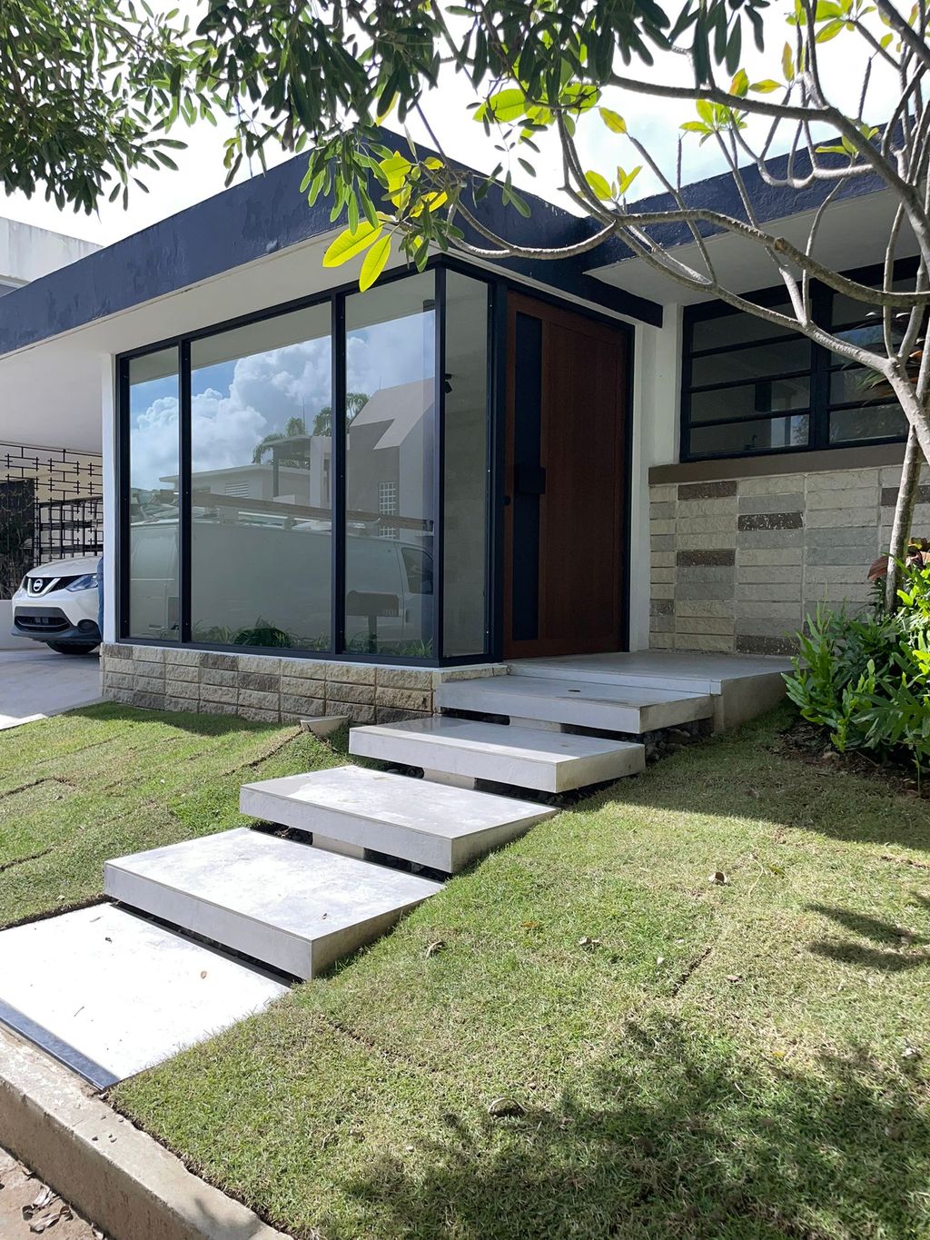 312B, Arquitecto Pedro Bigay San Juan 00918 PR