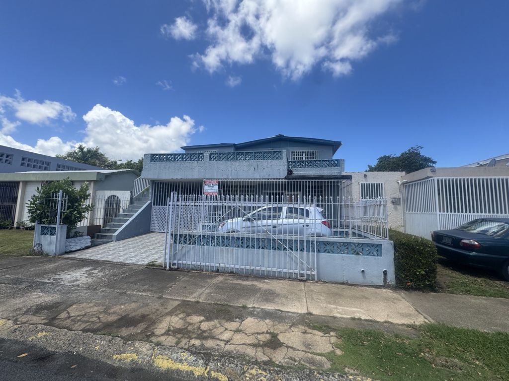 27, Levittown Toa Baja 00949 PR