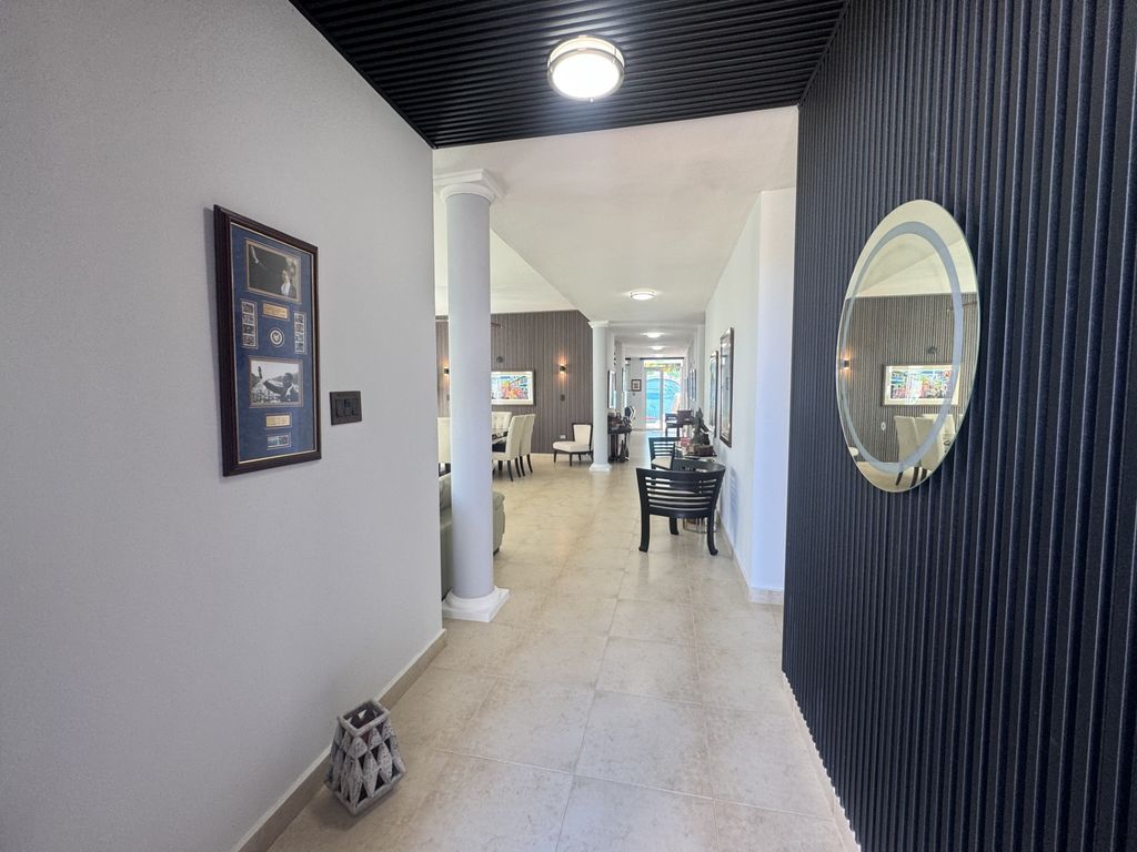 44, Jasper, Treasure Point Dorado 00646 PR