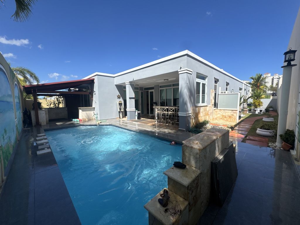 44, Jasper, Treasure Point Dorado 00646 PR