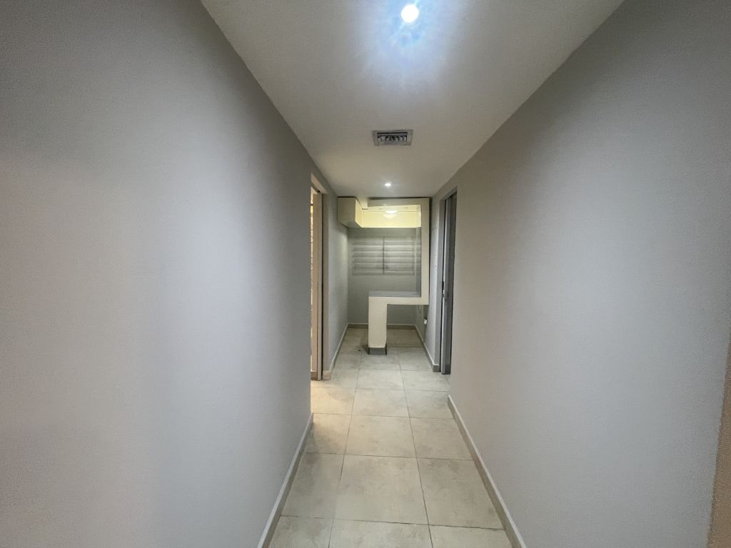 Establece Tu Oficina En Una Dirección Que Proyecta, Toa Baja - 4