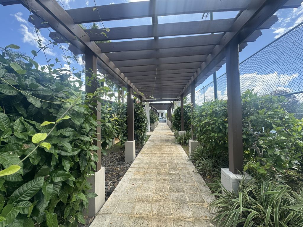 44, Jasper, Treasure Point Dorado 00646 PR