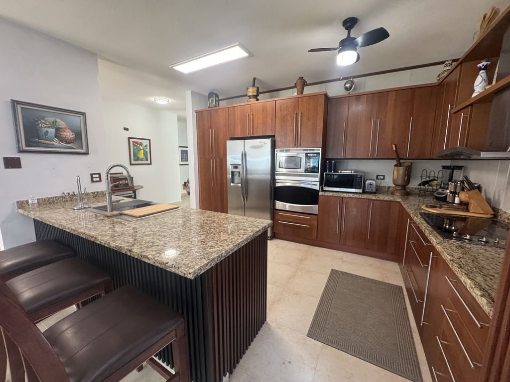 44, Jasper, Treasure Point Dorado 00646 PR