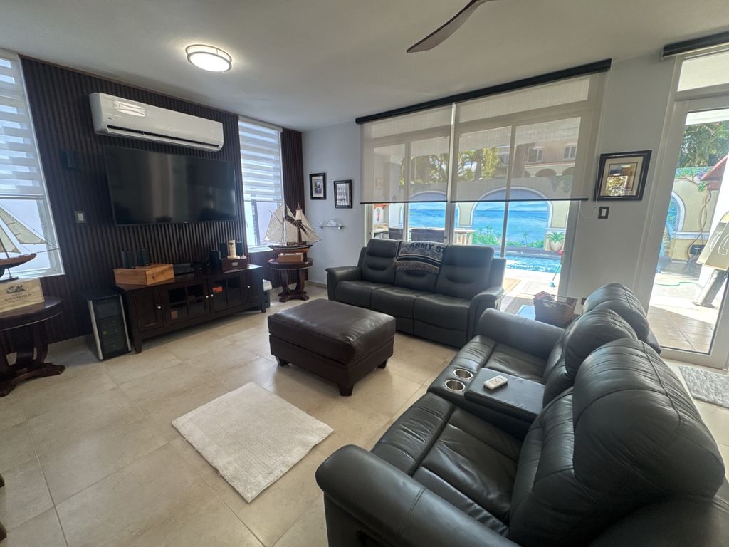 44, Jasper, Treasure Point Dorado 00646 PR