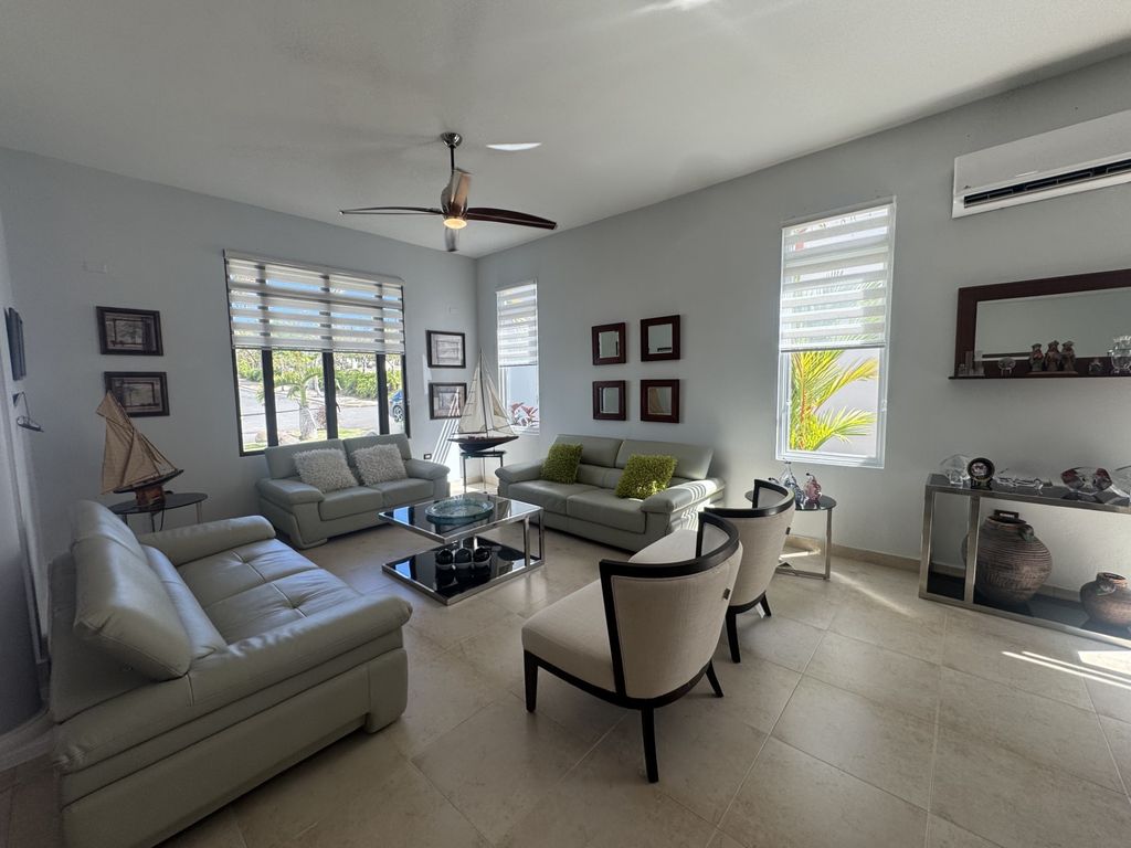 44, Jasper, Treasure Point Dorado 00646 PR