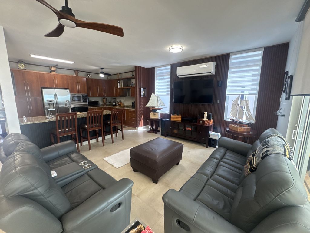 44, Jasper, Treasure Point Dorado 00646 PR