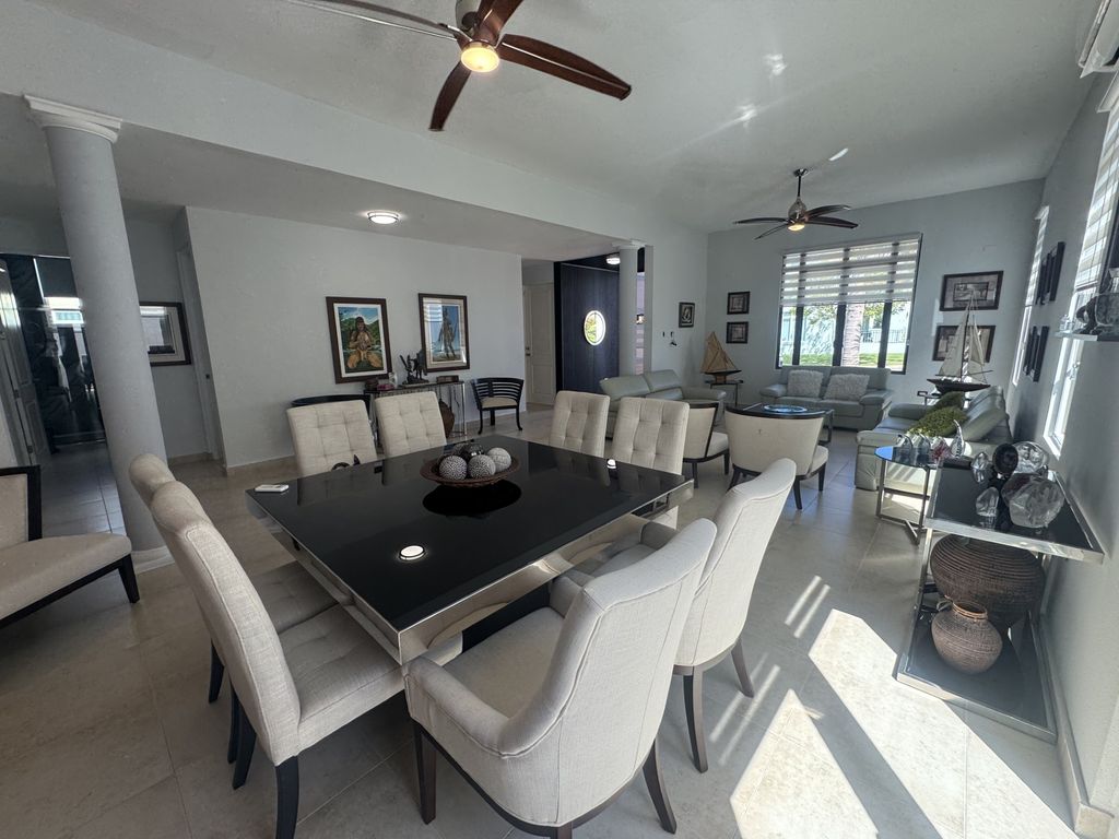 44, Jasper, Treasure Point Dorado 00646 PR