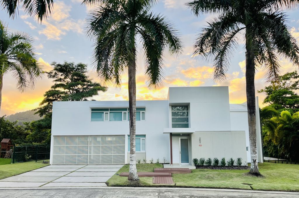 213, Neblina, Los Altos Gurabo 00778 PR