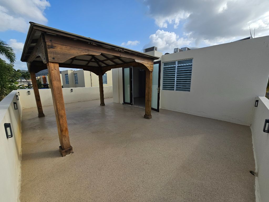 17, Calle East, Gurabo - 10