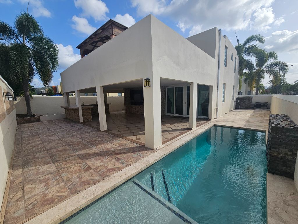17, Calle East, Gurabo - 9