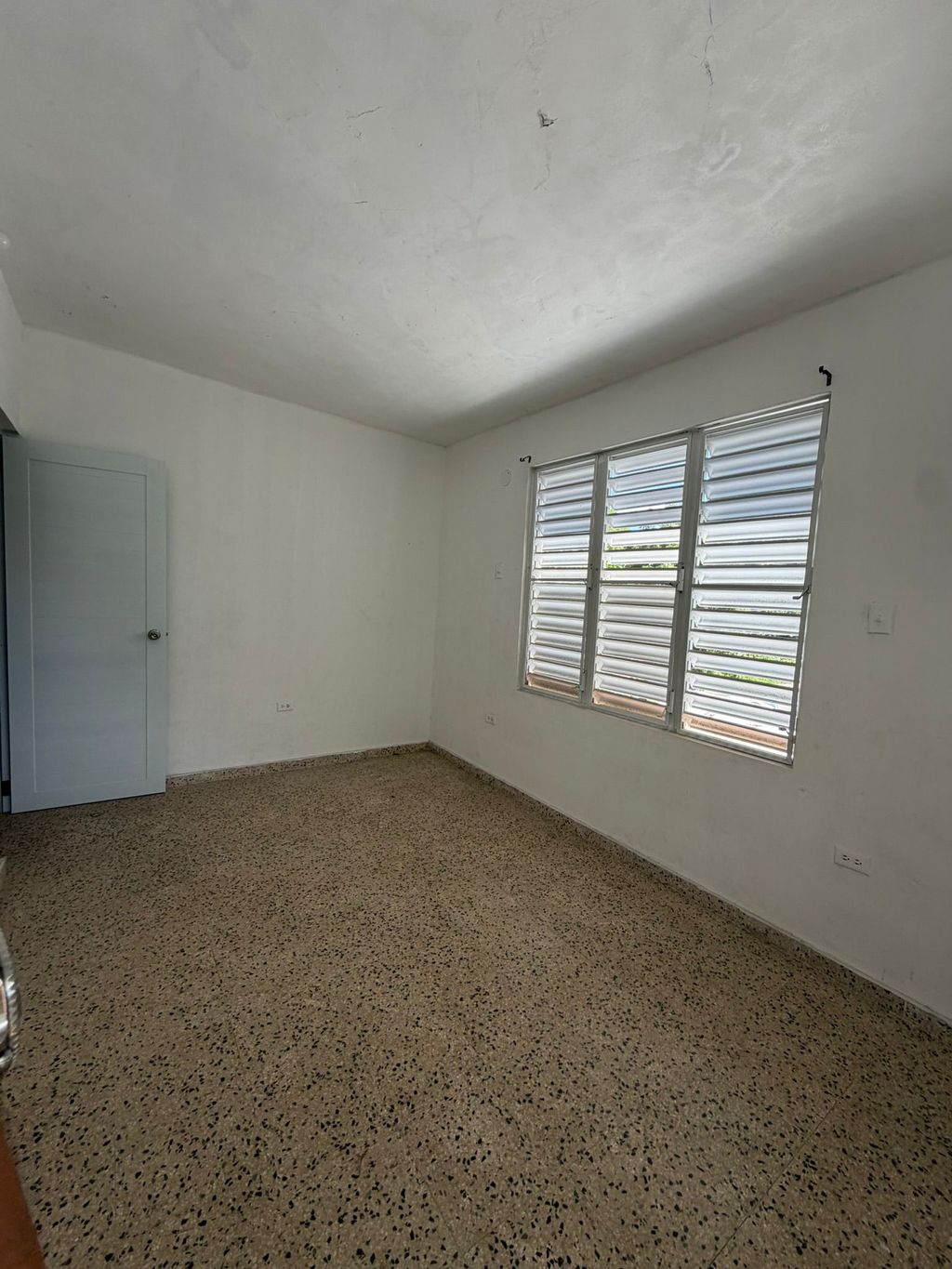 SOLAR 261, Comm. Lavadero Hormigueros 00660 PR