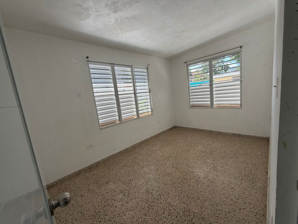 SOLAR 261, Comm. Lavadero Hormigueros 00660 PR