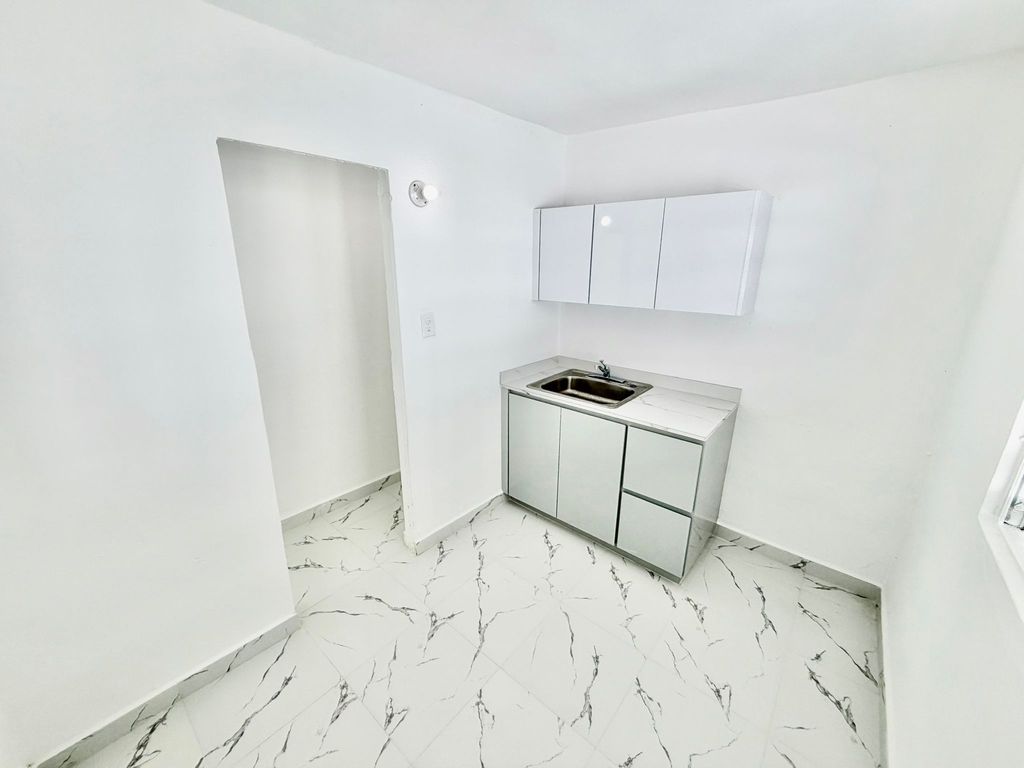 Barrio Amelia Guaynabo 00934 PR