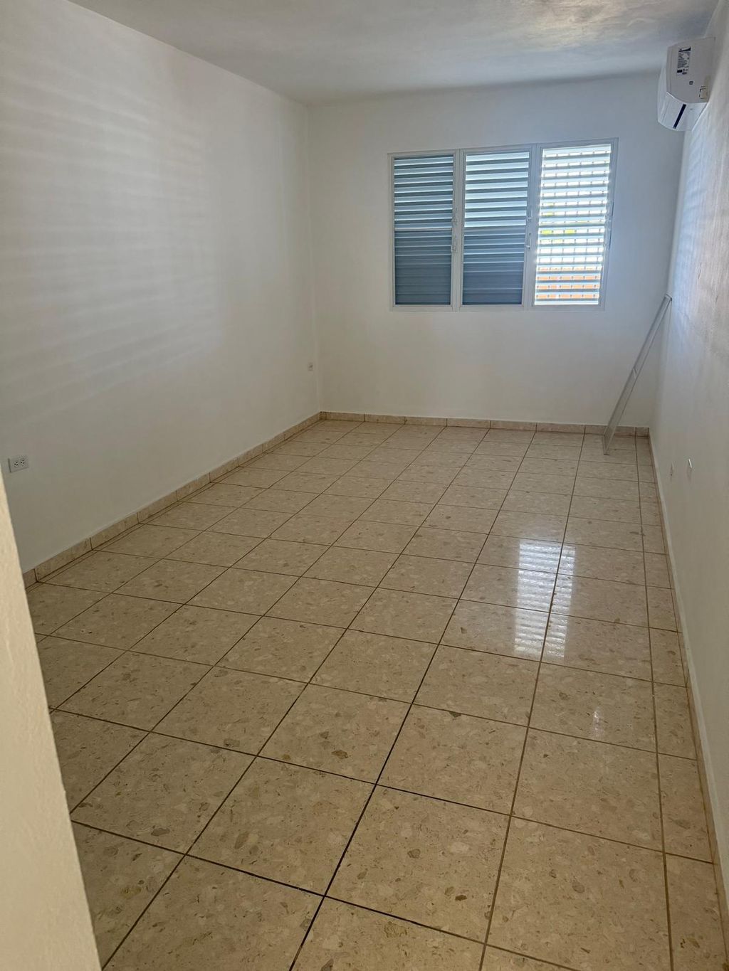 Alturas de Interamericana, 17 Trujillo Alto 00976 PR