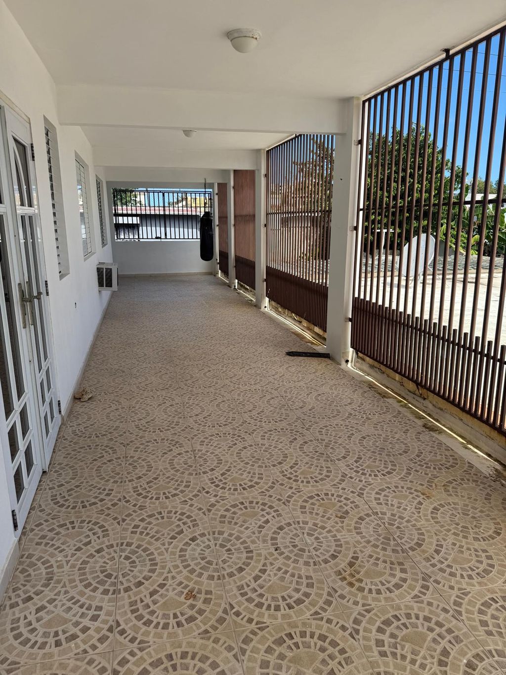 Alturas de Interamericana, 17 Trujillo Alto 00976 PR