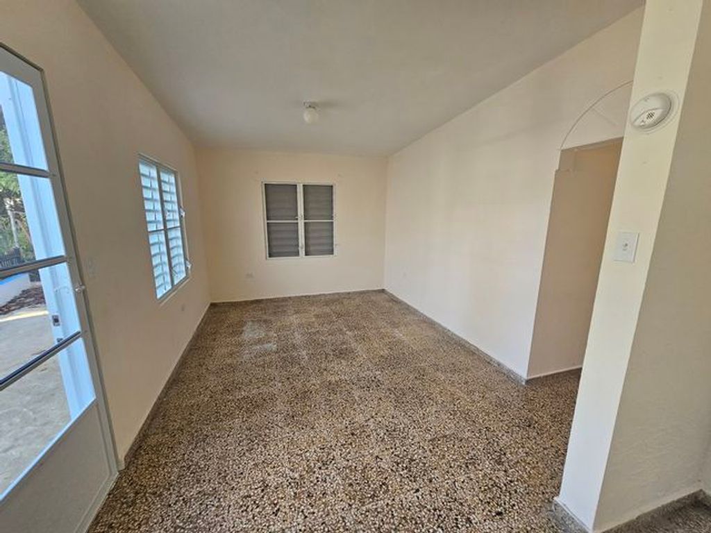 Urb Bunker, 427 Calle Costa Rica Caguas 00725 PR