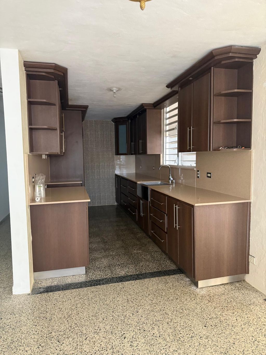 Alturas de Interamericana, 17 Trujillo Alto 00976 PR